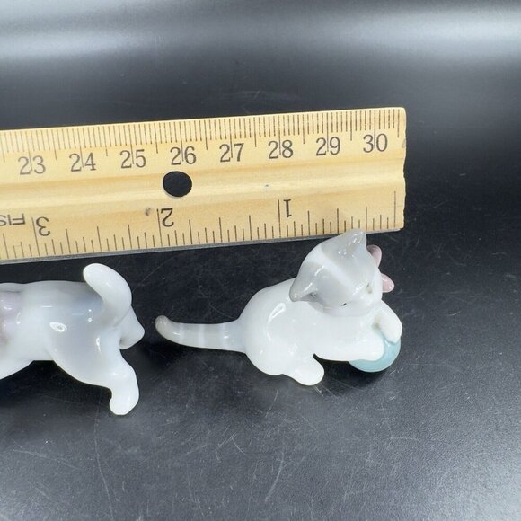 Vintage Pair Metzler Ortloff Kitty Cats Playing Ball Porcelain Figurines Germany - Picture 5 of 16